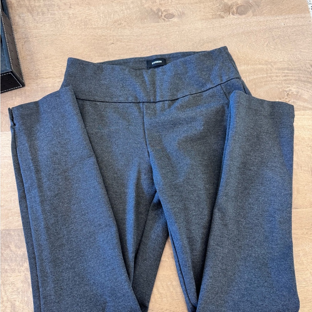 Express Gray Leggings Comfortable and Versatile